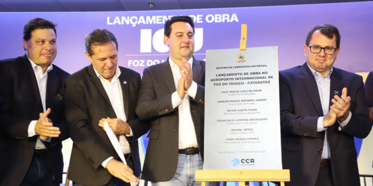Em Foz, Governador Ratinho Junior participa de entrega de obras no aeroporto