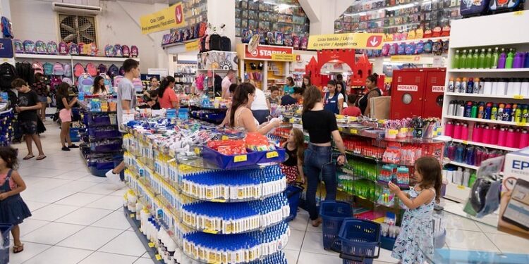 Pais de alunos da Rede Municipal já podem programar compra do material escolar dos filhos