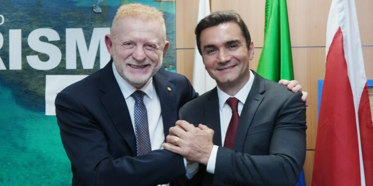 Vermelho promove Foz do Iguaçu na maior feira mundial do turismo, na Espanha