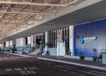 Aeroporto de Foz do Iguaçu abre vaga para menor aprendiz