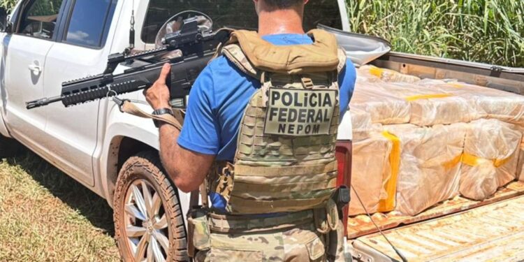 Caminhonete abandonada às margens do Lago de Itaipu transportava 1 tonelada de maconha