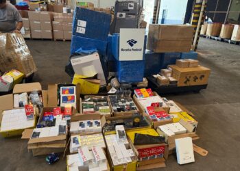 Receita Federal fiscaliza empresa de e-comerce e apreende R$ 500 mil em mercadorias