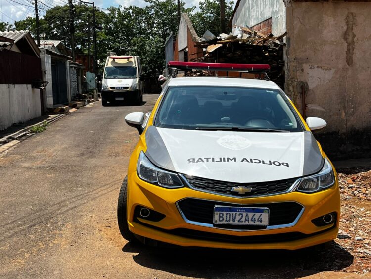 PM à paisana impede ação de três assaltantes a uma van de mercadorias na BR-277