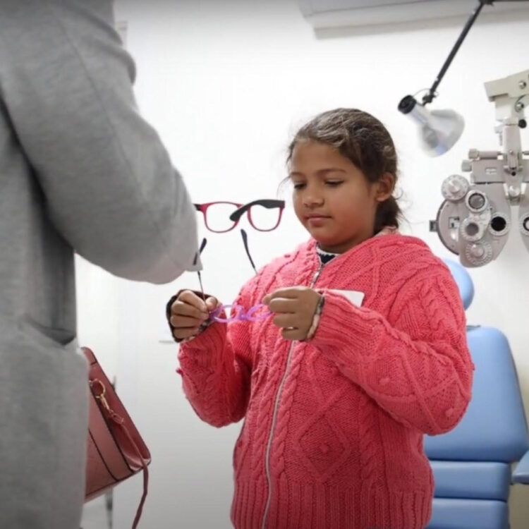 Hospital de Olhos de Cascavel atende 300 crianças em projeto social; miopia e astigmatismo foram as disfunções mais diagnosticadas