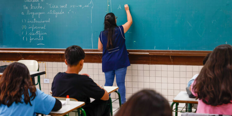 Justiça suspende edital do programa Parceiro da Escola no Paraná