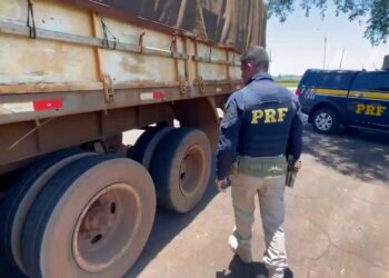 Perigo na rodovia: PRF flagra carreta sem freios e com pneus “no arame” em Santa Terezinha de Itaipu