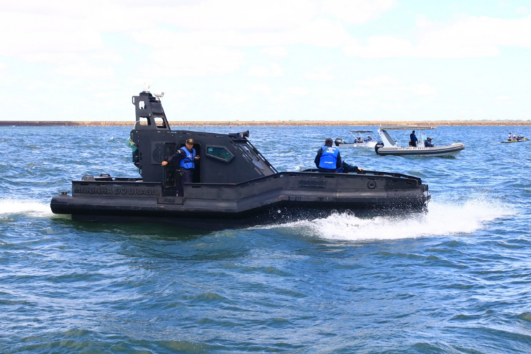 Marinha apreende 19 embarcações irregulares no Rio Paraná e notifica mais de 130