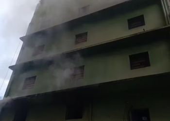 Incêndio atinge prédio no microcentro de Ciudad del Este nesta manhã