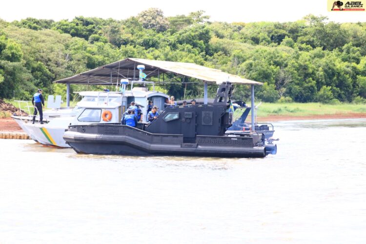 Marinha apreende 19 embarcações irregulares no Rio Paraná e notifica mais de 130