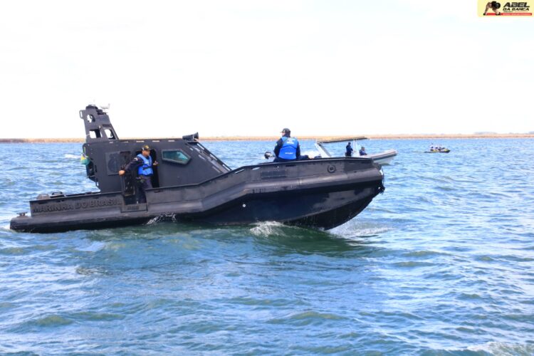 Marinha apreende 19 embarcações irregulares no Rio Paraná e notifica mais de 130