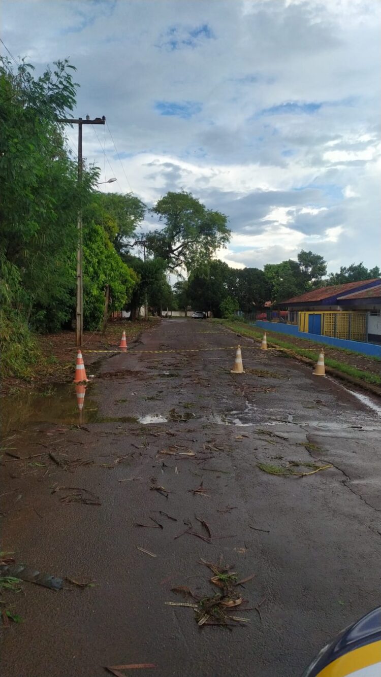 Temporal atinge região do Morumbi, causa destelhamento e deixa moradores sem energia