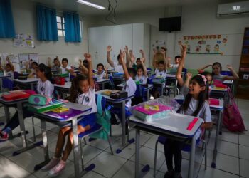 Nesta quinta-feira (06), 27 mil alunos da rede municipal voltam às aulas em Foz do Iguaçu