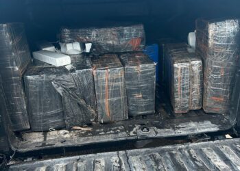 Menor é flagrado dirigindo carro com quase 500 kg de maconha durante fiscalização na BR-277