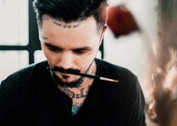 Projeto Pincéis na Estrada do artista Victor Octaviano chega em Foz do Iguaçu