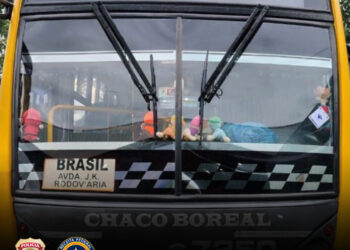 Fiscalização apreende ônibus da linha internacional com mais de R$ 50 mil em celulares