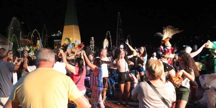 Marco das 3 Fronteiras é opção de passeio e diversão no Carnaval