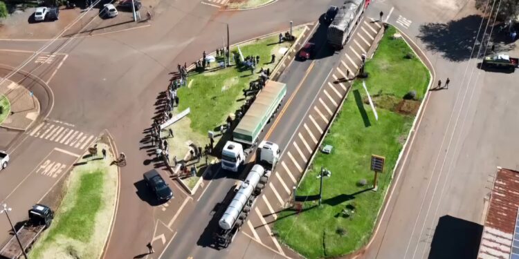 Por causa dos acidentes, moradores de Matelândia fazem manifestação pedindo mais segurança na BR-277