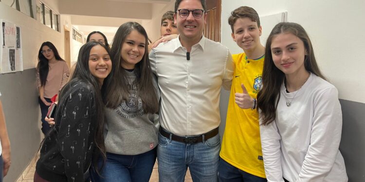 Matheus Vermelho destina recursos para a reforma de doze escolas de Foz do Iguaçu