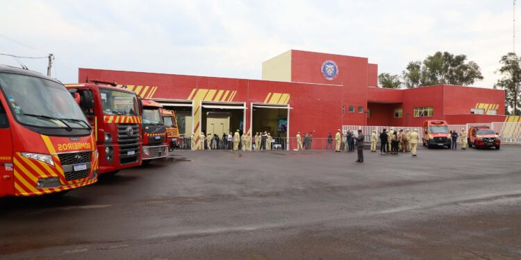 Bebê é salvo pelo Corpo de Bombeiros após ficar 6 minutos submerso em piscina