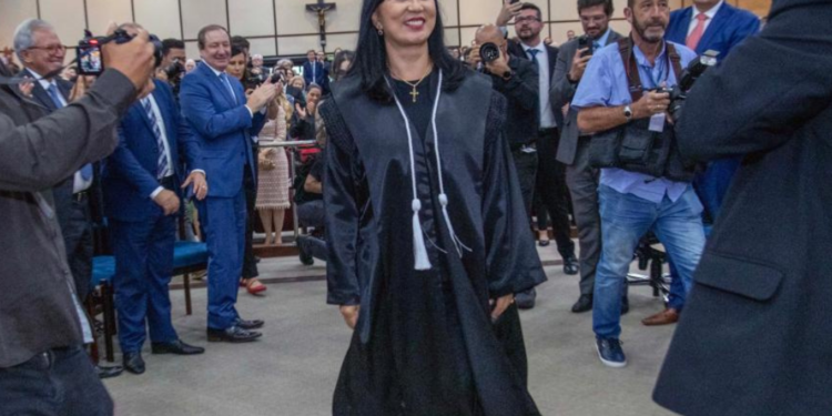 Ex-juiza de Foz, Lidia Maejima, primeira mulher eleita presidente do TJPR, toma posse