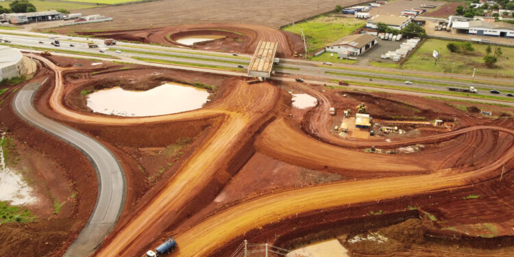 Obras executadas na Perimetral Leste chegam a 59% de conclusão, diz DER