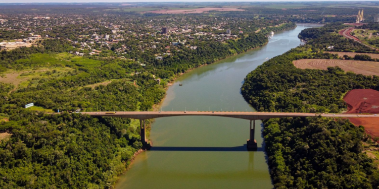 Novo acordo resolve impasse do transporte turístico entre Foz e Porto Iguaçu