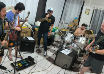 Reação Química apresenta novidades no palco do Café com Teatro no domingo (09)