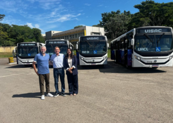 Quatro novos ônibus com ar-condicionado reforçam transporte coletivo
