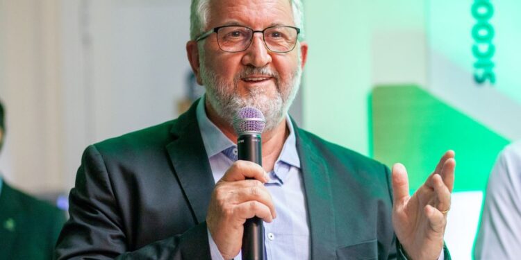 Cooperativas dão salto em número de associados com migração vinda de bancos