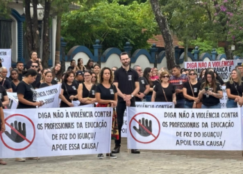 Professores municipais realizam manifestação contra violência nas escolas