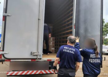 Receita Federal apreende 15 mil pacotes de cigarros contrabandeados na Ponte da Amizade