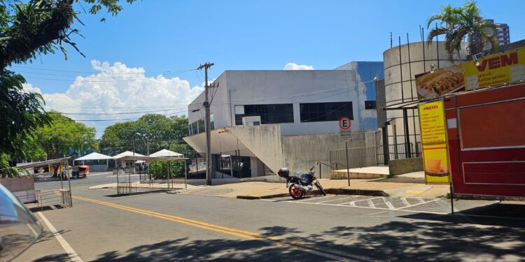 Feirantes reclamam da falta de apoio e estrutura no Carnaval