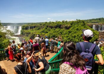 Com grande movimento,Parque Nacional do Iguaçu segue com horário ampliado durante todo o carnaval