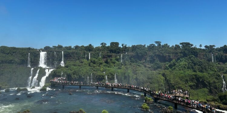 Feriadão de carnaval atrai mais de 36 mil pessoas para o Parque Nacional do Iguaçu
