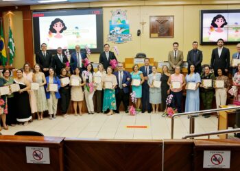 Solenidade na Câmara homenageia 15 mulheres com o Prêmio Mulher Destaque