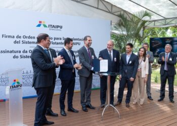 Itaipu autoriza instalação de usina solar flutuante no reservatório da usina