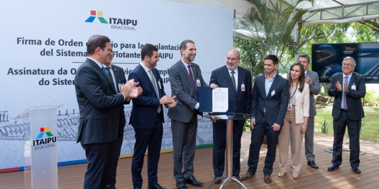 Itaipu autoriza instalação de usina solar flutuante no reservatório da usina