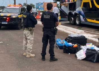 Após fiscalização da PRF, ônibus de linha interestadual é apreendido na BR-277