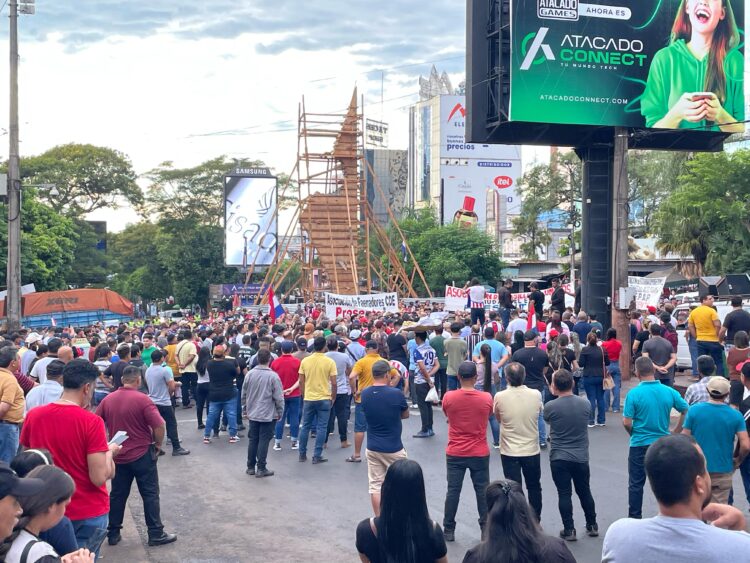 Adesão à manifestação contra corrupção em Ciudad del Este é baixa