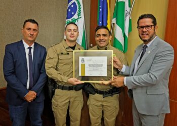 Policiais militares ganham Moção de Aplauso por ato de bravura