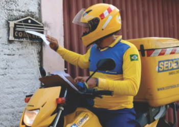 Correios iniciam entrega dos boletos do IPTU 2025 para pagamento à vista