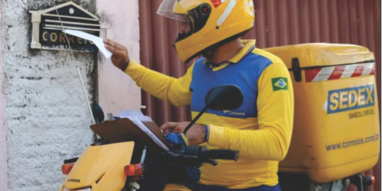 Correios iniciam entrega dos boletos do IPTU 2025 para pagamento à vista