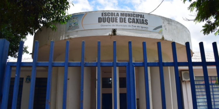 Educadores exigem mais segurança após professora ser agredida na Escola Duque de Caxias