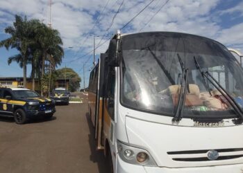 Em menos de 15 dias, PRF flagra ônibus de mesma empresa transportando paraguaios sem condições de trafegar