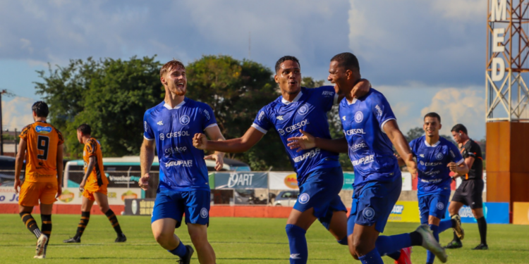 Foz goleia o Laranja Mecânica por 4×0 e conquista a primeira vitória no Paranaense