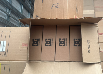 Calçados falsificados avaliados em R$1 milhão são apreendidos no Três Bandeiras