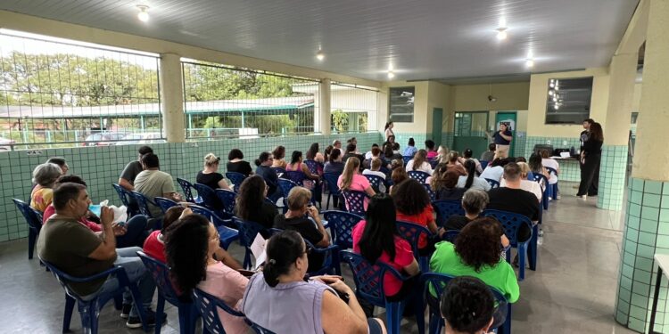 Professores municipais anunciam série de atos para cobrar pagamento do piso salarial