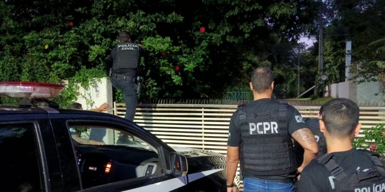 Polícia Civil cumpre mandado de busca e apreensão em escritório de advocacia em Foz