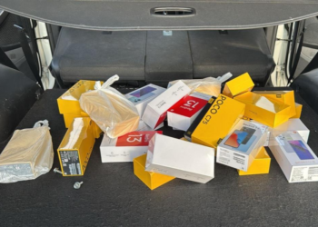 Receita Federal encontra 148 celulares escondidos em fundos falsos