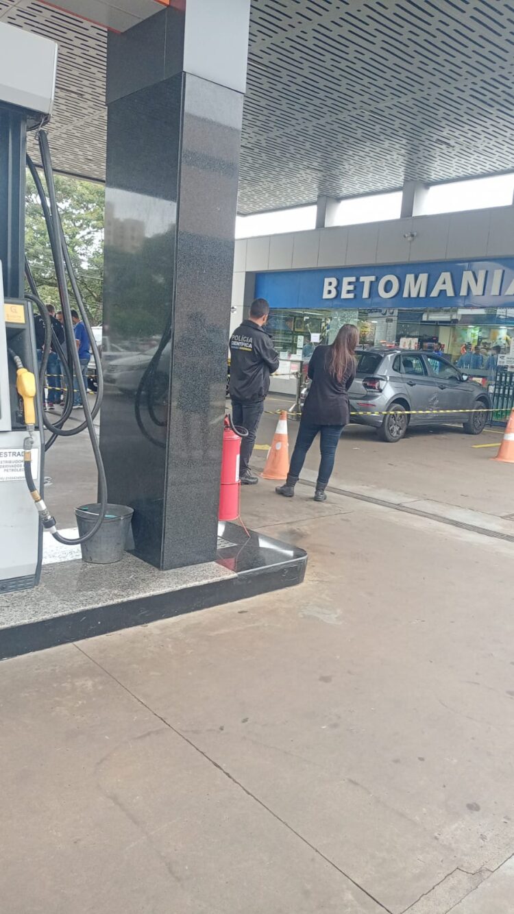 Tentativa de assalto a taxi paraguaio tem troca de tiros com a polícia e um bandido preso